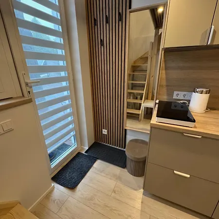 Peaceful Den With Glimpse - Third Apartment