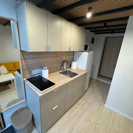 Peaceful Den With Glimpse - Third Apartment
