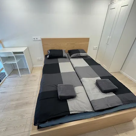 Apartment Peaceful Den With Glimpse - Third *