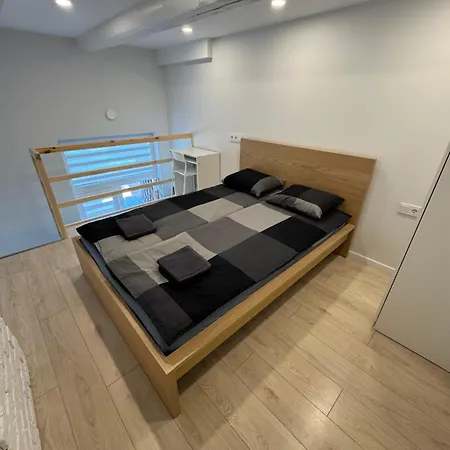 Apartment Peaceful Den With Glimpse - Third Vilnius