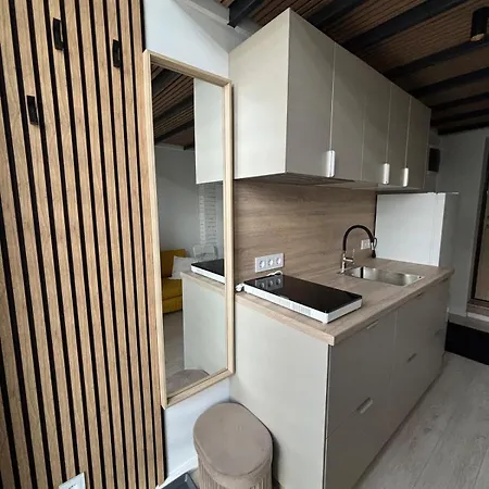 Peaceful Den With Glimpse - Third Apartment *